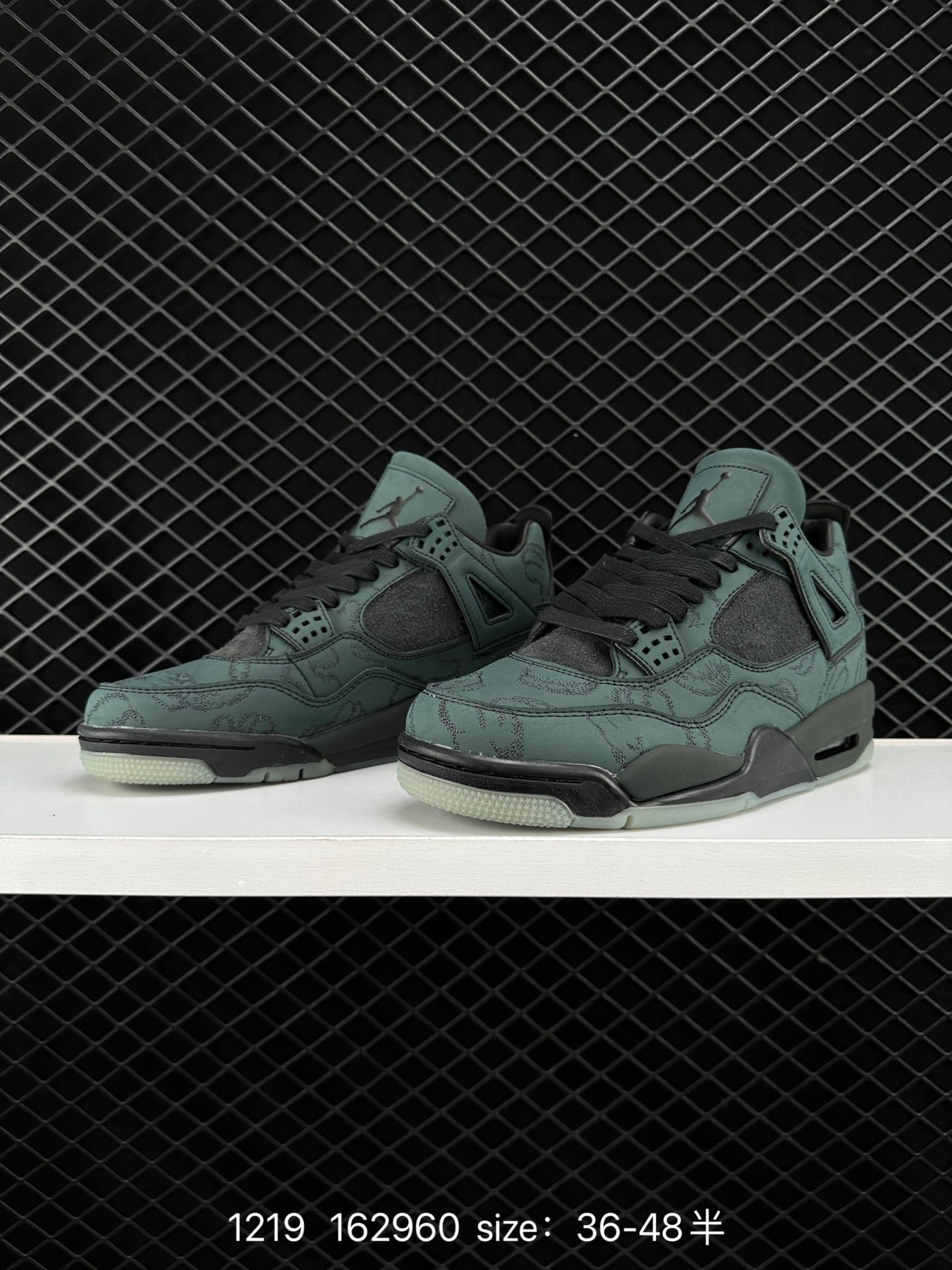 Kaws x Air Jordan 4 Retro”Cool Grey“